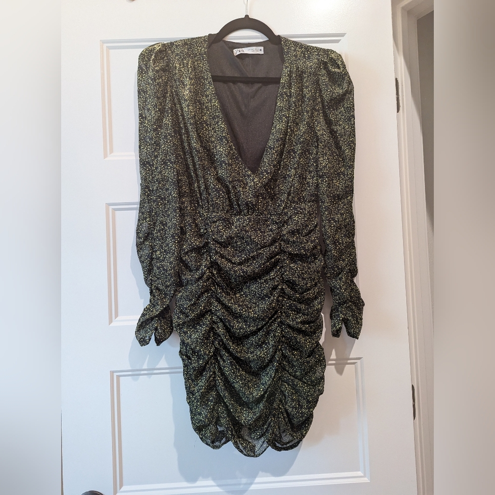 NEW NEVER WORN ZARA Long sleeved mini dress SIZE small in olive floral pattern